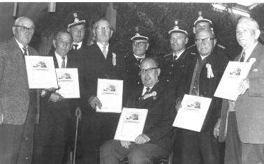 Verdiente Mitglieder werden beim Feuerwehrfest 1962 geehrt