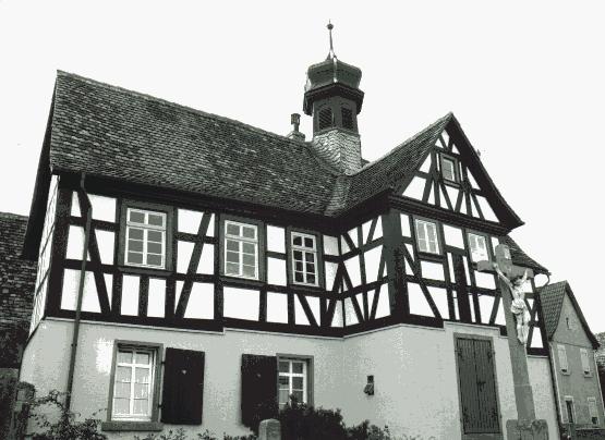 Das alte Rathaus in Fehlheim. Im Schulsaal wurde die Freiwillige Feuerwehr Fehlheim gegründet